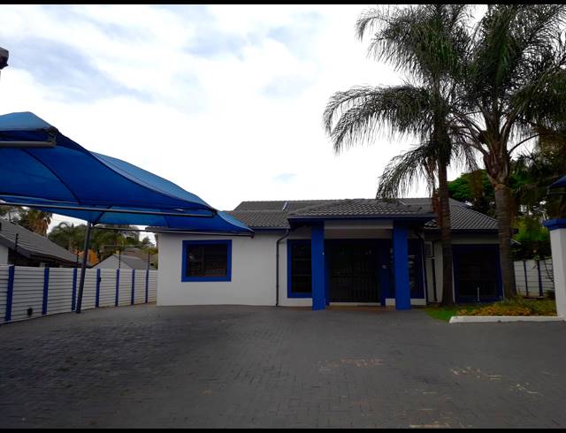 400M² OFFICE TO LET IN ROOIHUISKRAAL